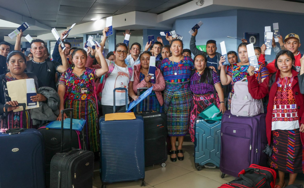 51 guatemaltecos viajan a España por trabajo temporal