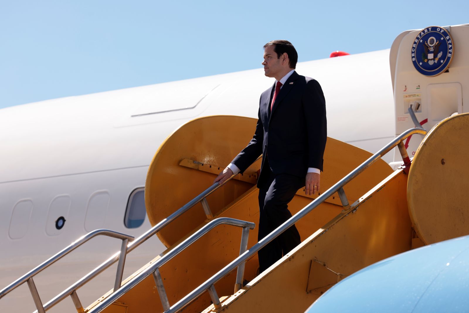 El secretario de Estado de EE. UU., Marco Rubio, arriba a Guatemala