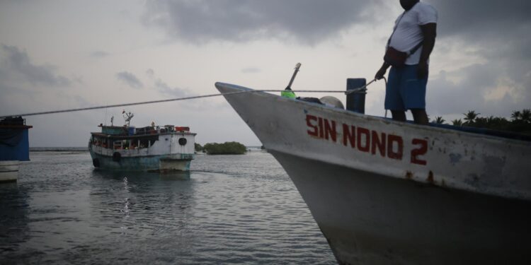 Migrantes buscan en las redes sociales nuevas rutas en su viaje de retorno a Suramérica