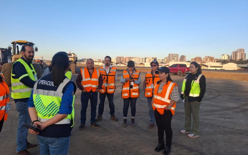 Mantenimiento de pista en Aeropuerto Internacional La Aurora. /Foto: CIV.