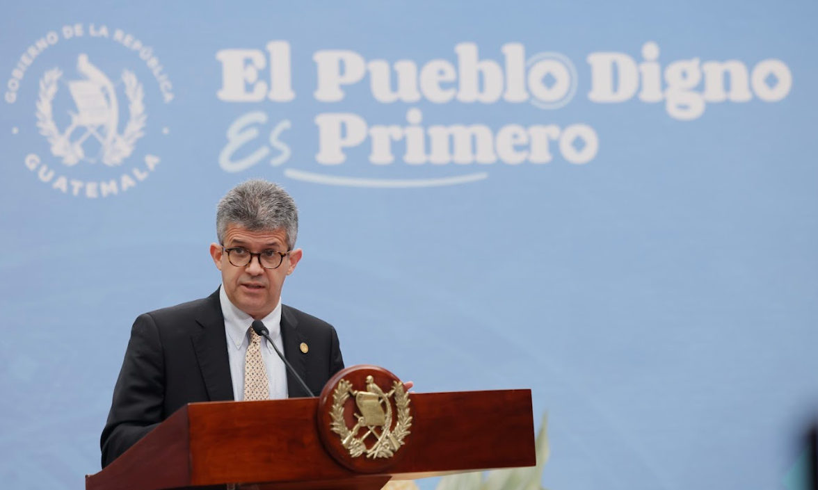 Ministro de Salud en conferencia de prensa habla sobre los avances en la implementación de la Ley para la atención integral del cáncee.