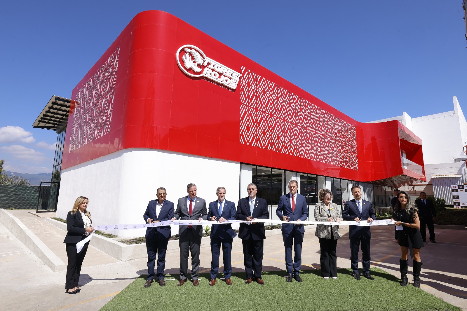 Presidente participa en inauguración del Centro de Inteligencia Artificial y Análisis de Datos