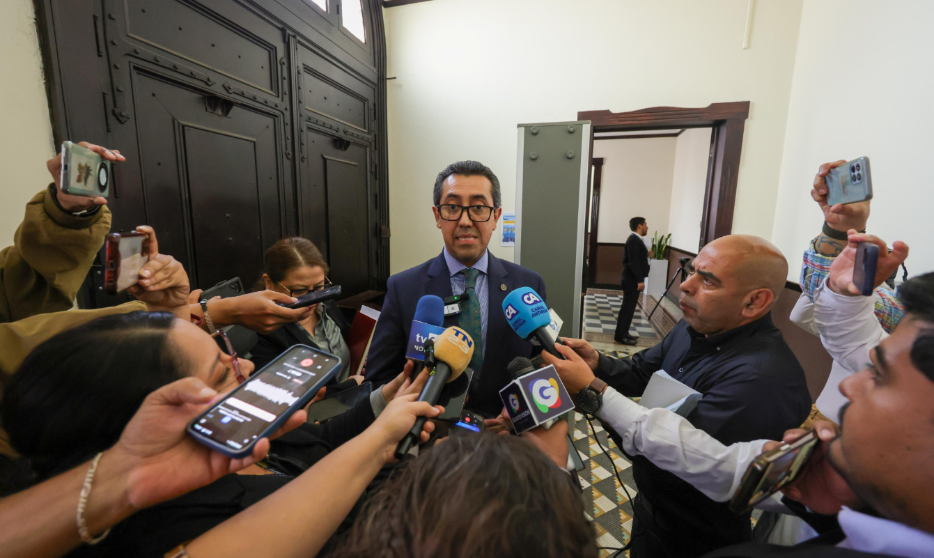 Presentan solicitud de ampliación presupuestaria. / Foto: Minfin.