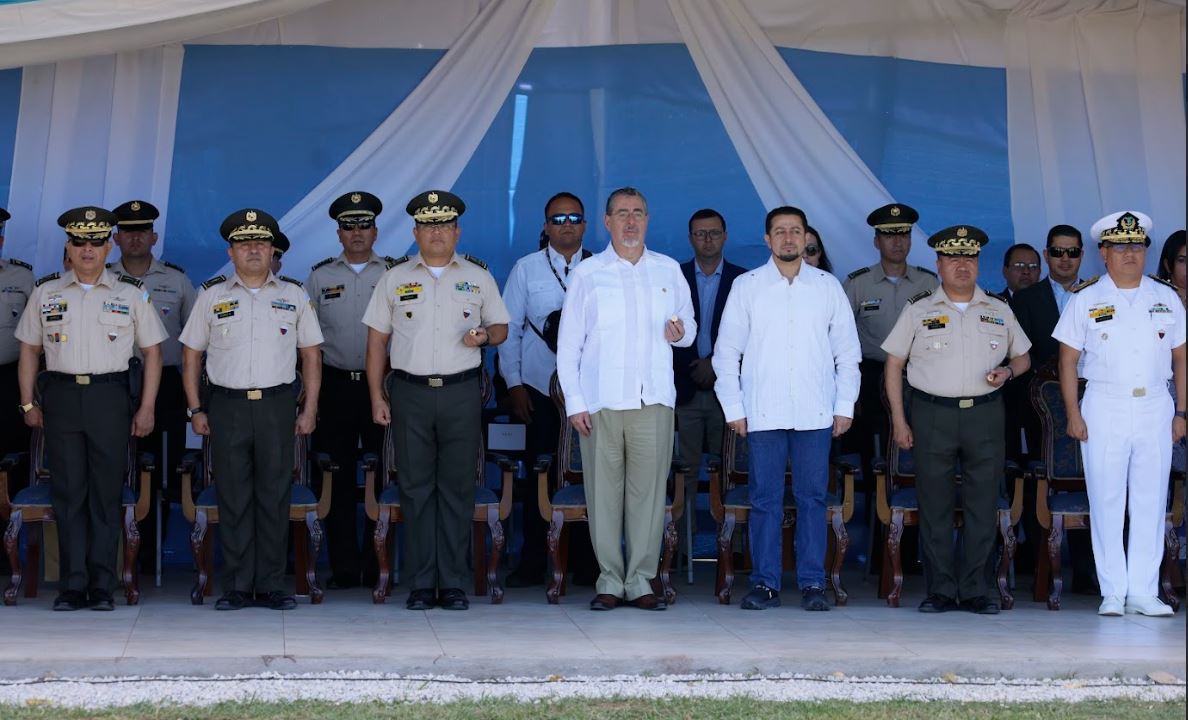 Presidente destaca proceso de modernización del Ejército de Guatemala