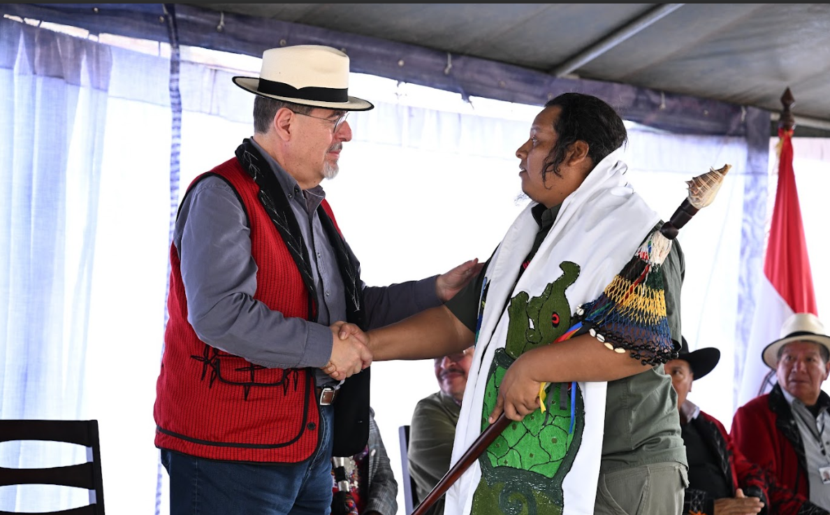 Presidente Arévalo: “Las tierras comunales de Acul vuelven a sus manos”