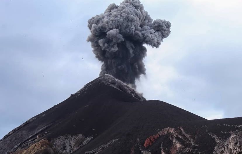 Alertan sobre actividad constante en el volcán de Fuego