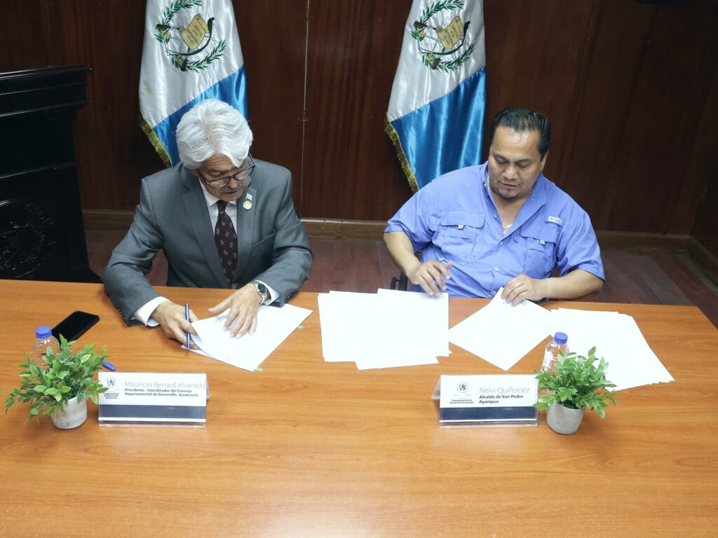 Firman convenios para Ciudad de Guatemala y San Pedro Ayampuc