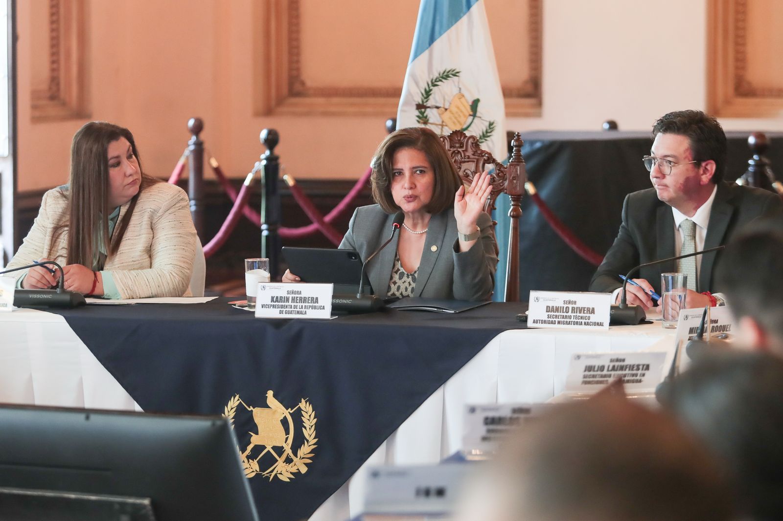 Vicepresidenta lideró reunión de la Autoridad Migratoria Nacional. (Foto: Vicepresidencia)