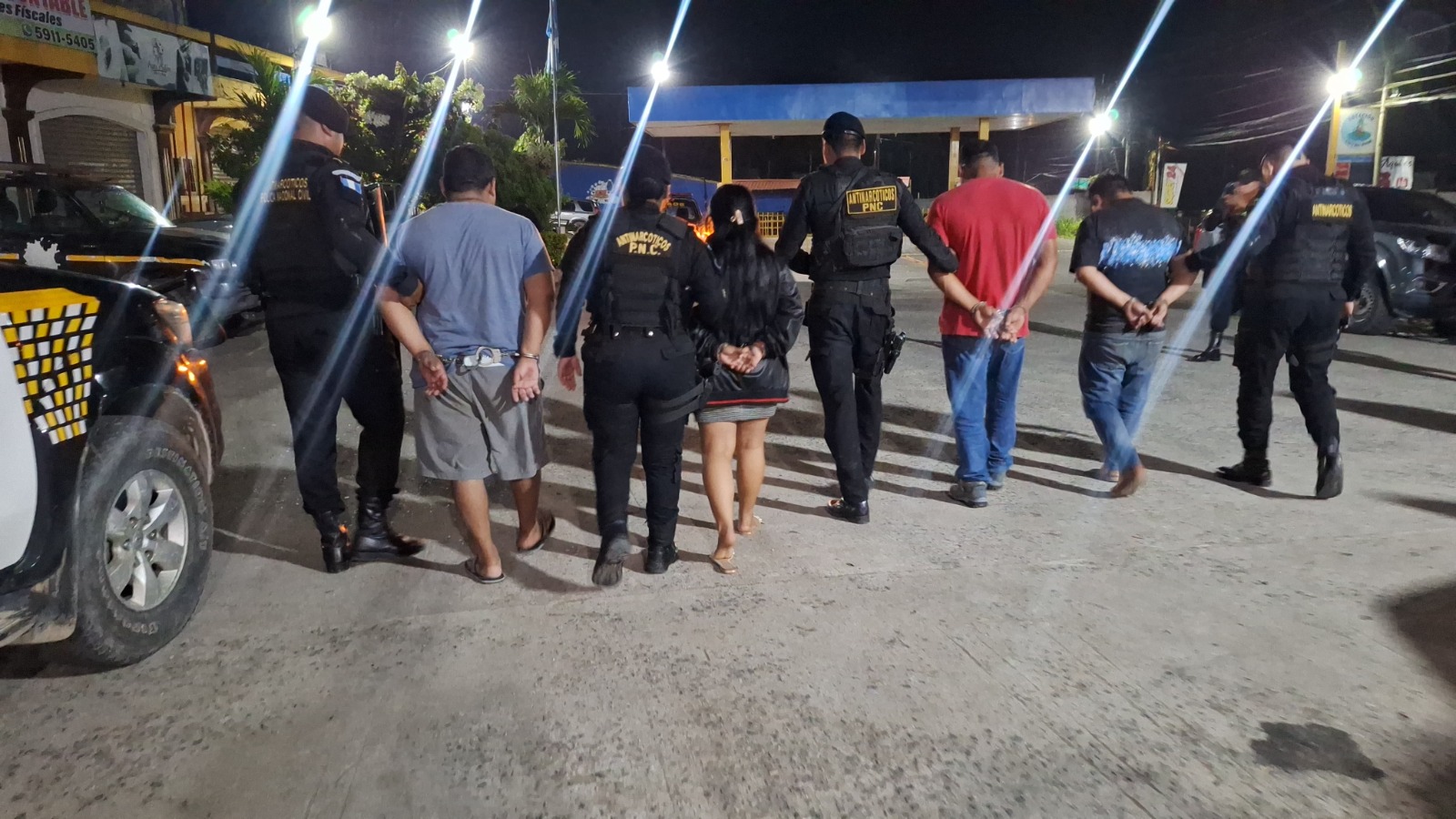 Decomisann 4 paquetes con cocaína Todos ellos se encontraban en una camioneta Rav-4 estacionada a un costado de una gasolinera. / Foto: PNC