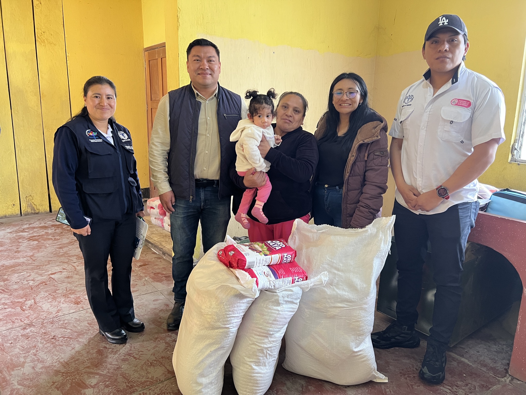 Primera entrega de raciones alimentarias en Santa Cruz del Quiché
