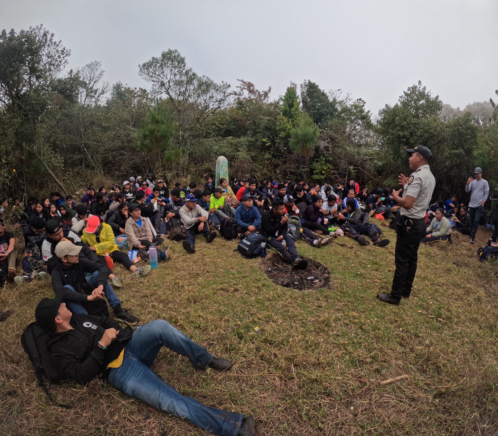 Impulsan la recreación y el deporte con ascenso al volcán Jumay