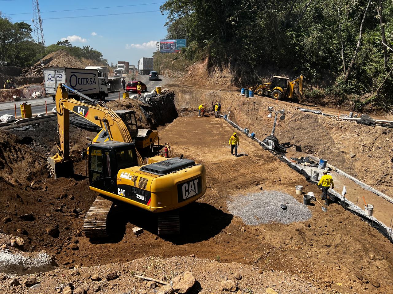 Continúan los trabajos en la autopista Palín-Escuintla. / Foto: CIV.