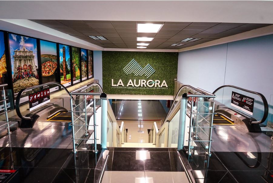 Habilitan los nuevos elevadores y gradas eléctricas del aeropuerto La Aurora
