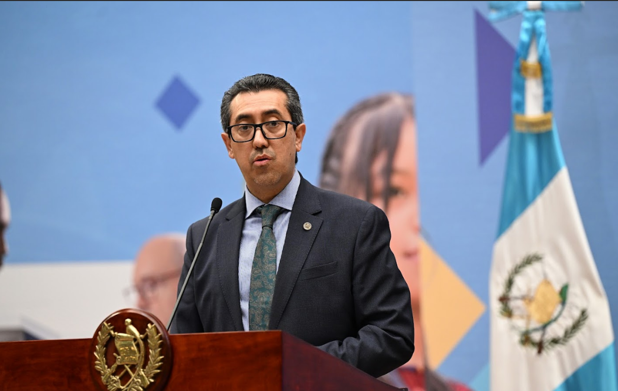 Ministro de Finanzas Públicas, Jonathan Menkos