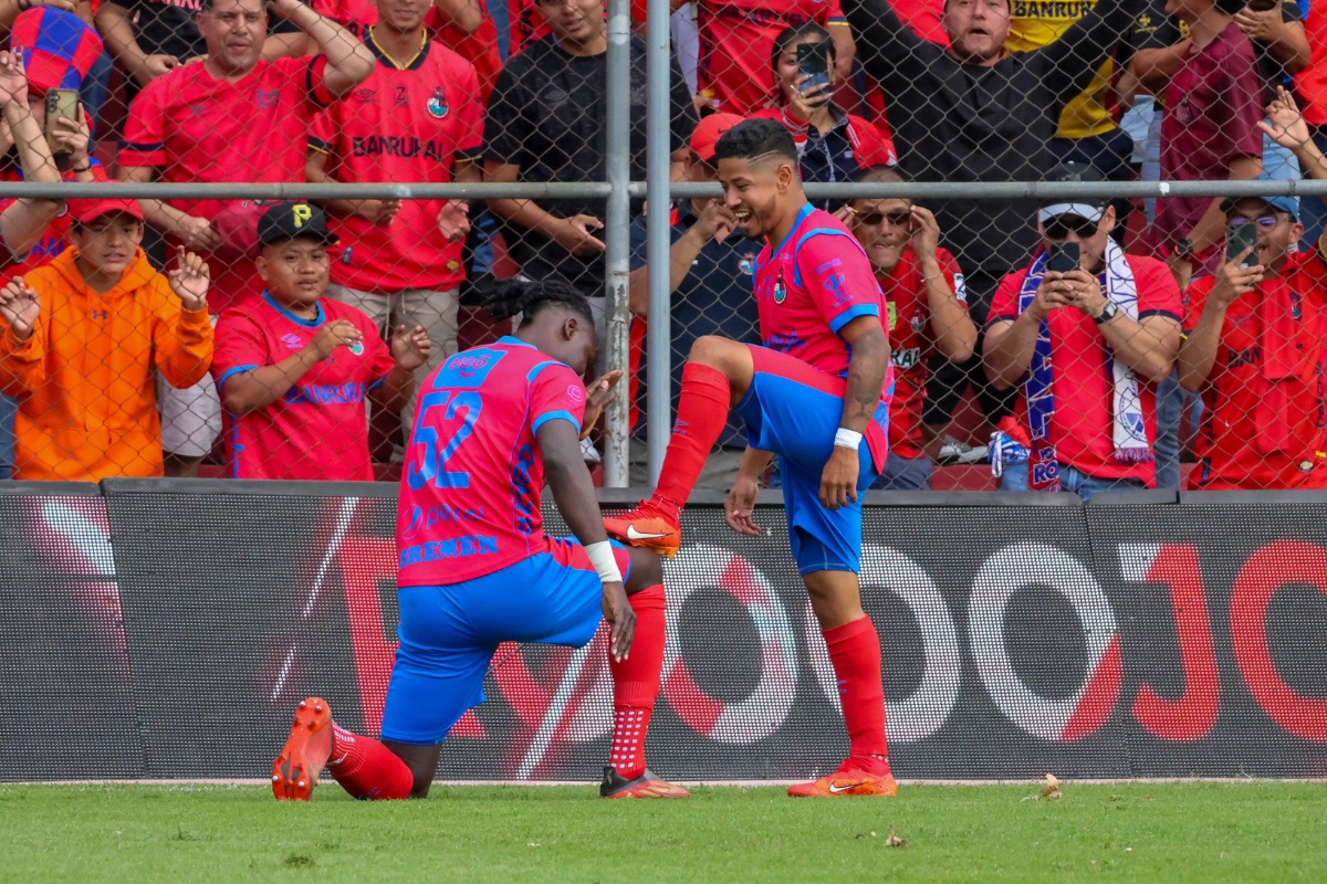 Municipal vence 2-1 a Comunicaciones en el clásico 332