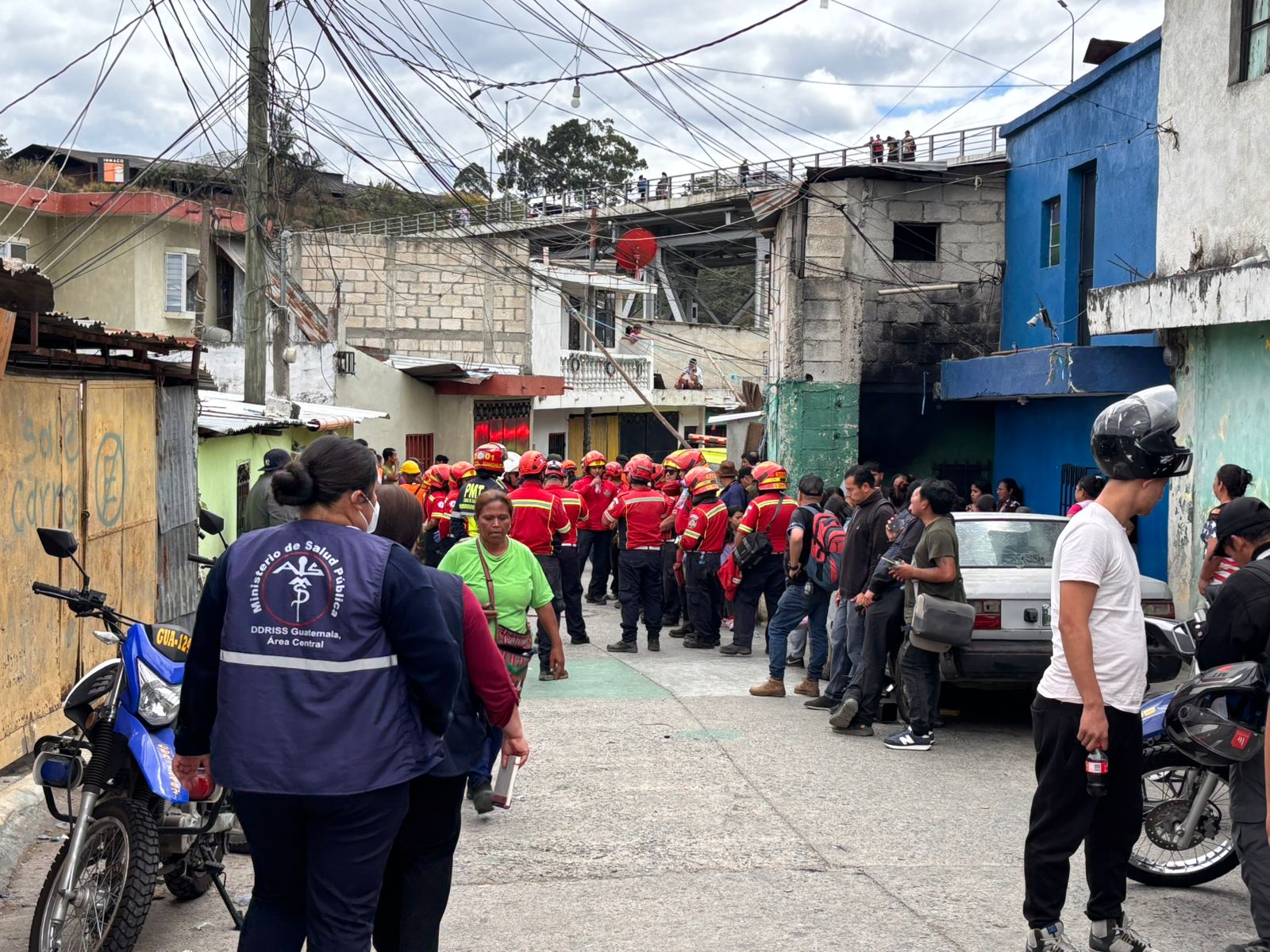 Salud atiende a socorristas y familiares de víctimas de tragedia en zona 6