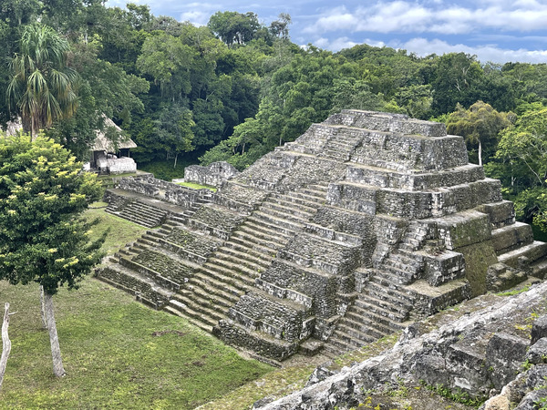Restringen acceso al Templo de las Manos Rojas, en Yaxhá, por riesgos estructurales