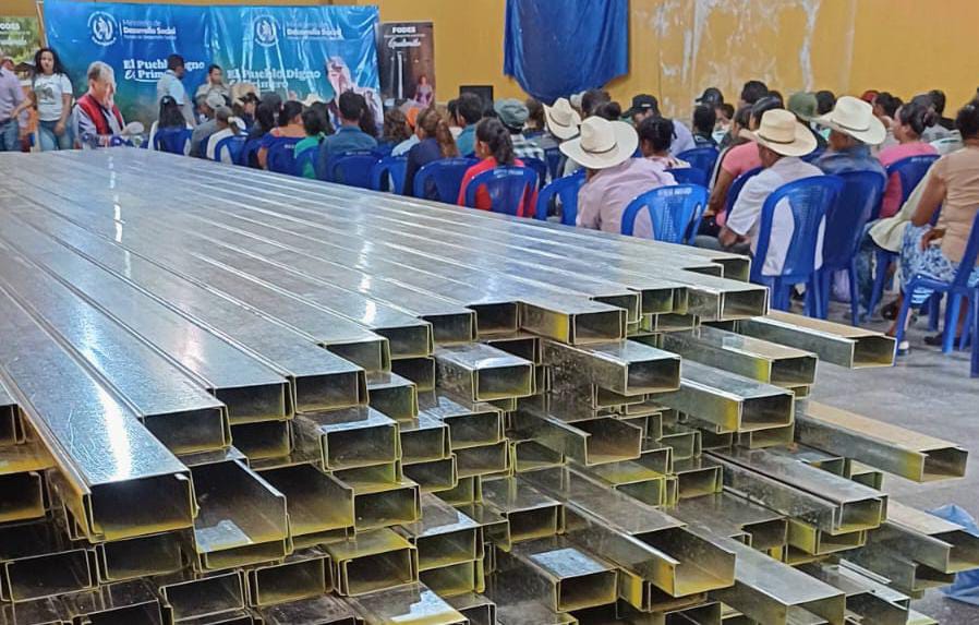 Entregan materiales básicos de construcción a familias de Jutiapa