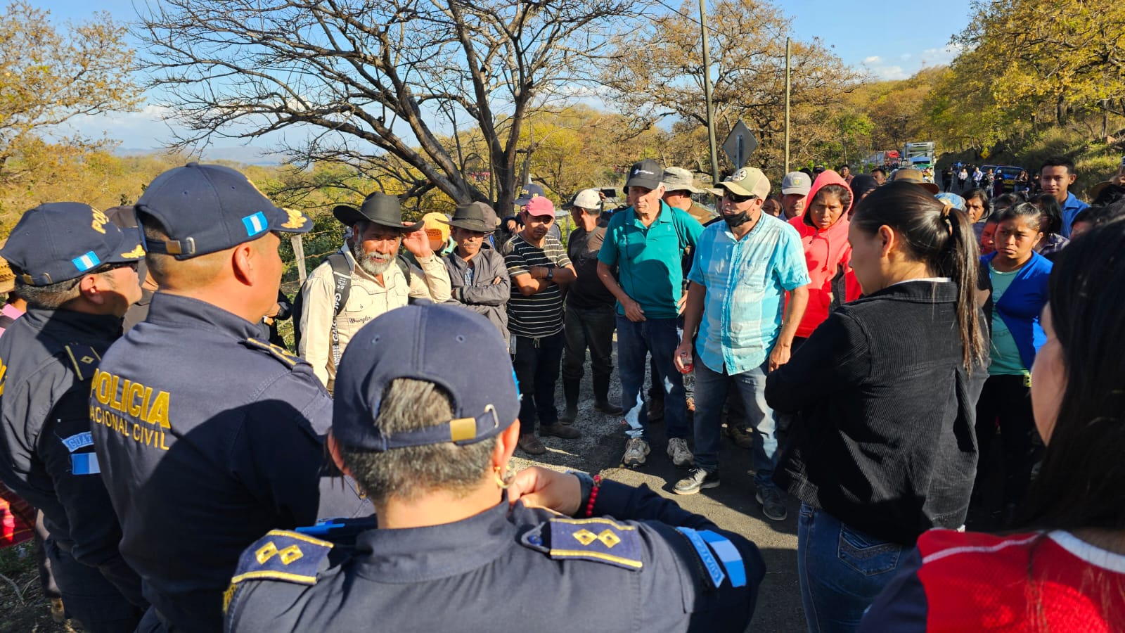 Diálogo permite liberar bloqueo en el km 161 ruta que comunica a Jalapa con Monjas