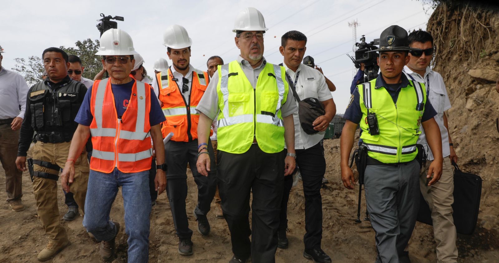 Presidente Arévalo: “No solo se ha reconstruido la carretera, se han mejorado las condiciones”