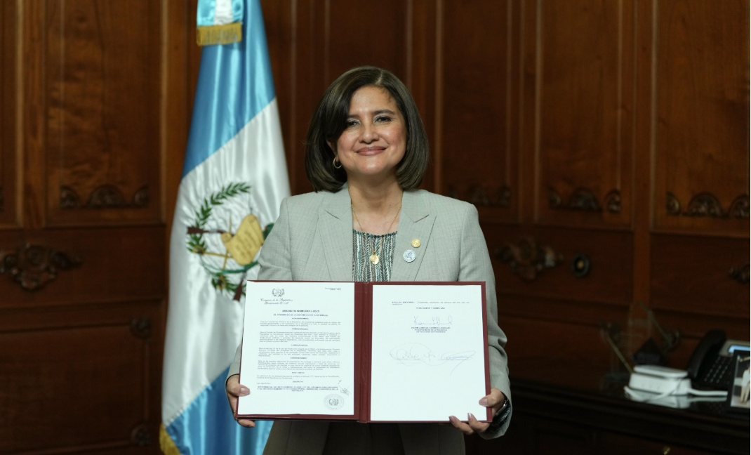 Presidenta en funciones sanciona decreto en contra de trata de menores en el sistema penitenciario