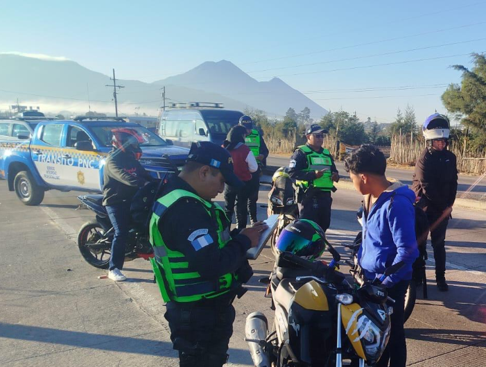 Tránsito de la PNC realiza operativos para fortalecer la seguridad vial
