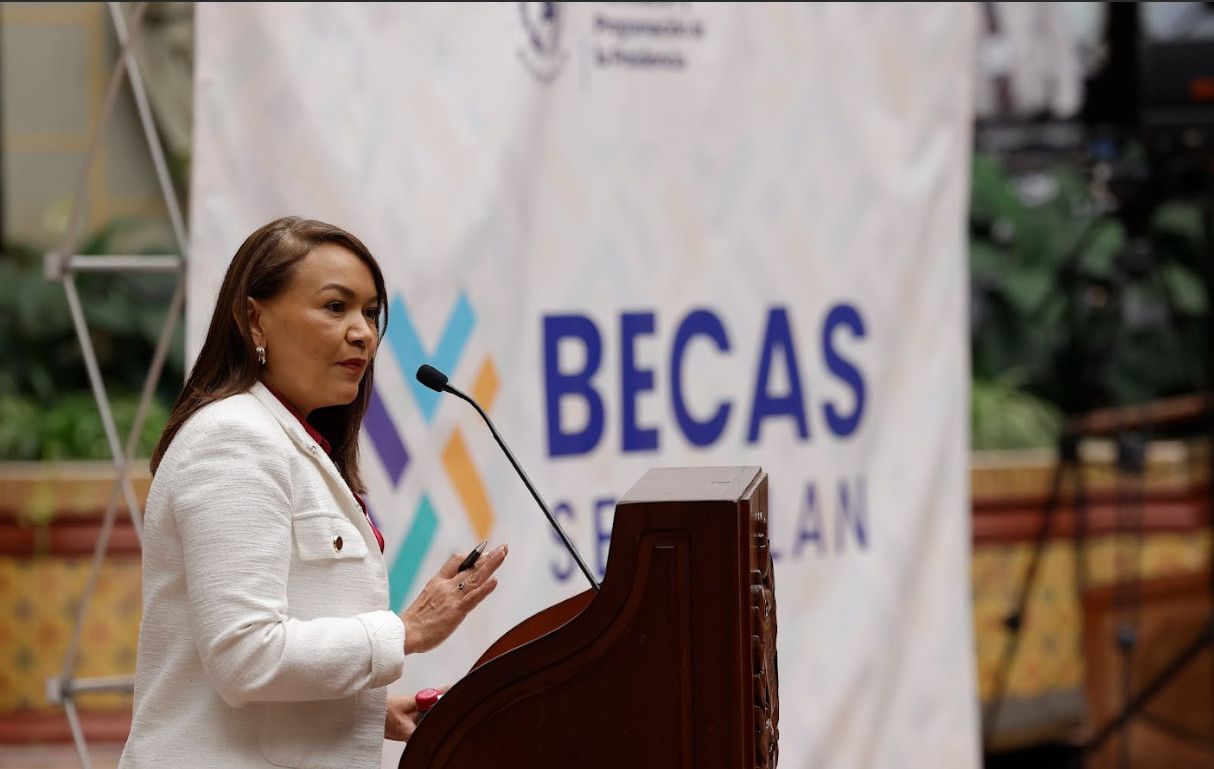 Subsecretaria de Segeplan, Iliana Peña Aldana, informó sobre Becas para Nuestro Futuro. / Foto: Gilber García.