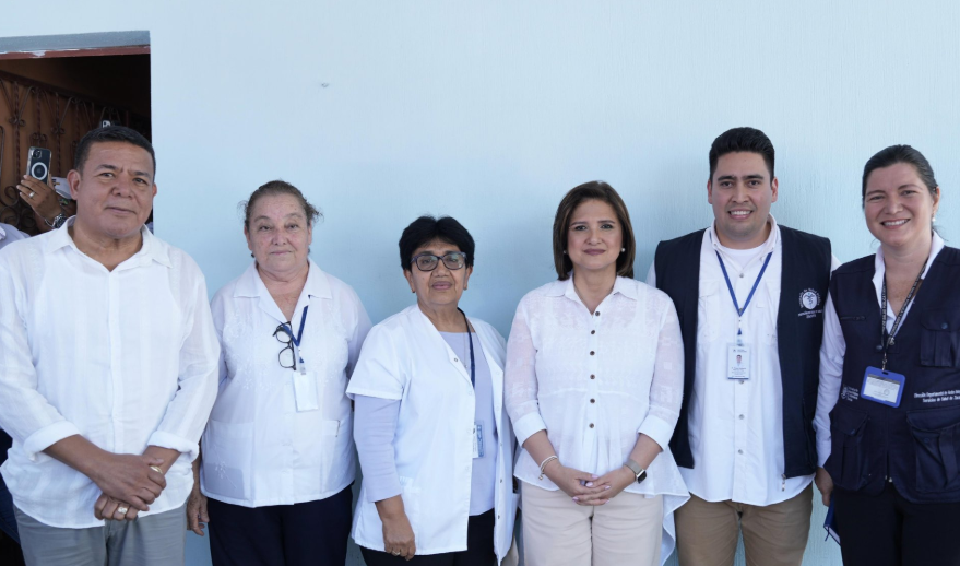 Vicepresidenta Karin Herrera supervisa el Centro de Salud de Estanzuela, Zacapa
