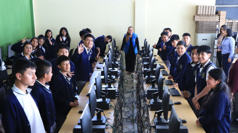 Ministra de Educación supervisó centros educativos de Quetzaltenango. (Foto: Mineduc)