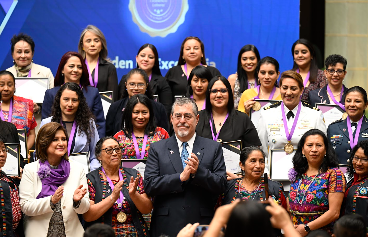 Entregan galardón Orden de Excelencia Laboral a mujeres guatemaltecas