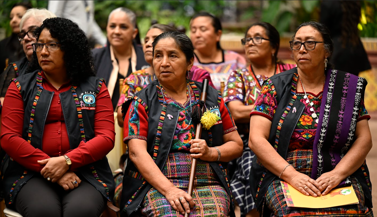 Gobierno dignifica la labor de 23 mil comadronas de Guatemala. / Foto: Álvaro Interiano