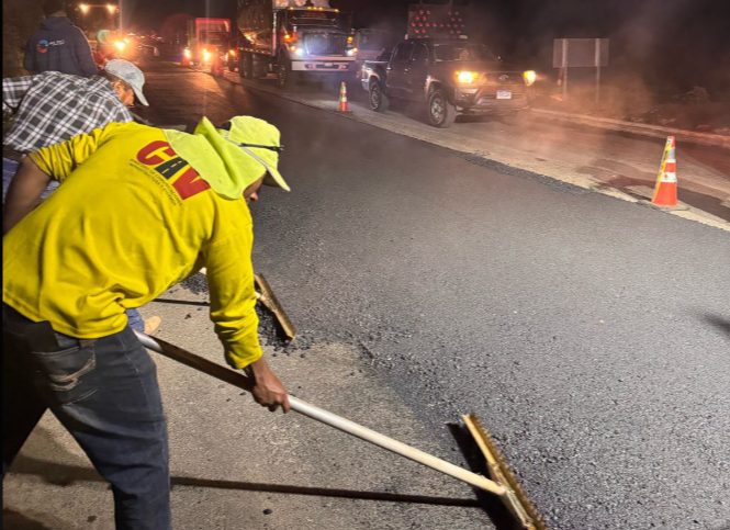 Trabajos de asfaltado en marcha. / Foto: CIV