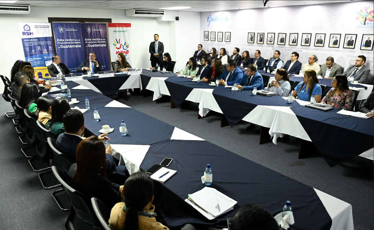 Presidente inicia visitas a ministerios conociendo proyectos de desarrollo social. / Foto: Álvaro Interiano.