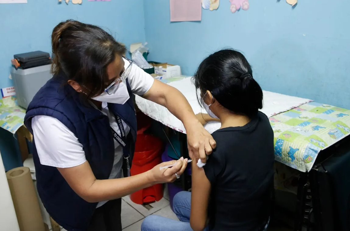 Ministerio de Salud promueve la vacunación contra la tos ferina. (Foto: MSPAS)