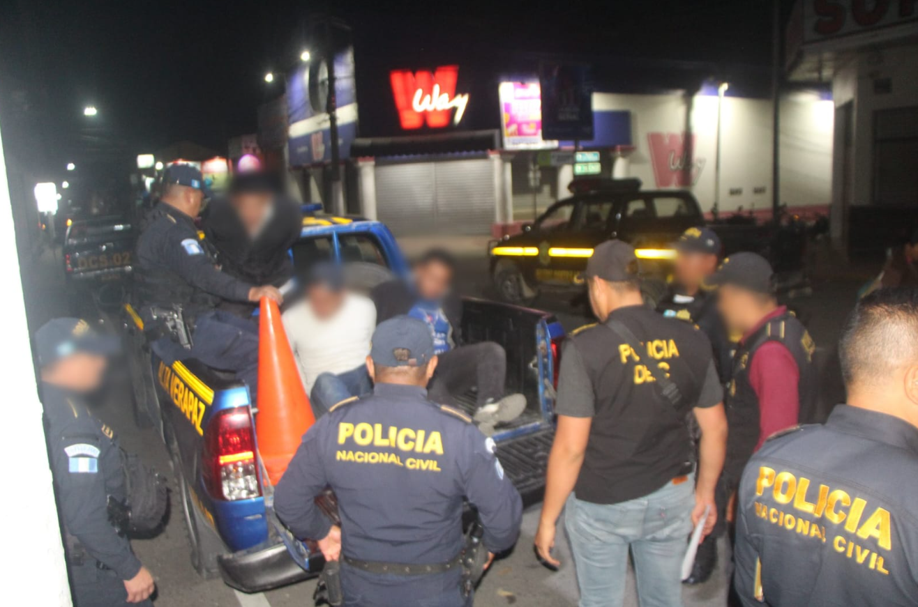 PNC captura a tres presuntos sicarios y frustra ataque en Cobán
