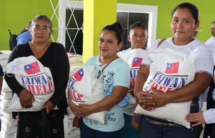 Familias jutiapanecas fueron beneficiadas con insumos entregados por Fodes. /Foto: Mides.