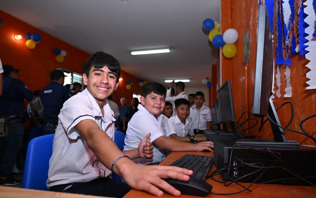 Estudiantes de Chiquimula cuenta con nuevo laboratorio de computación e inglés