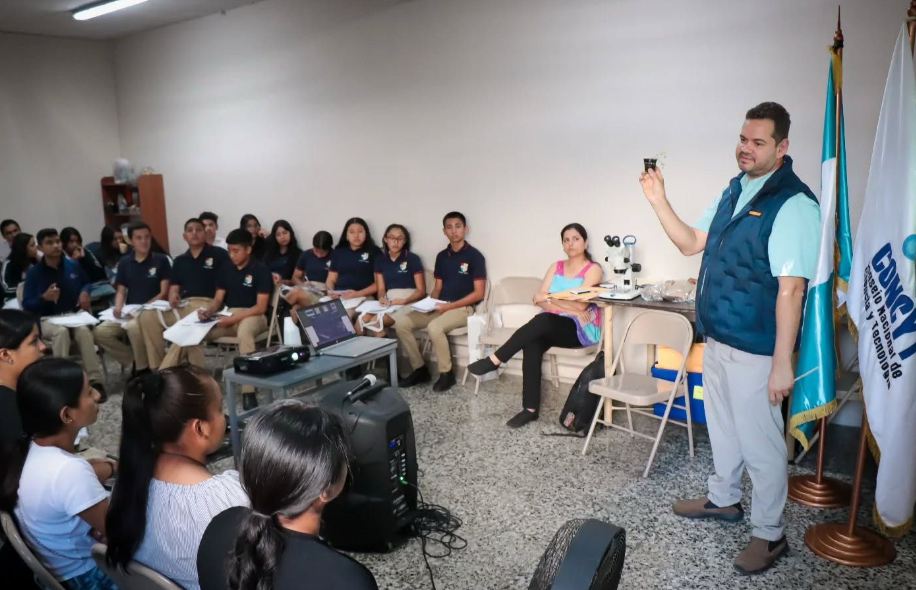 Senacyt convoca a ser parte de los padrinos y madrinos de Clubes de Ciencia. (Foto: Senacyt)