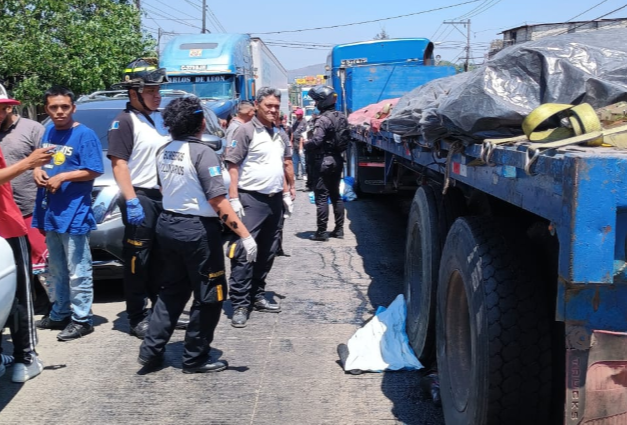 Bomberos Voluntarios atienden accidente en ruta al Atlántico. /Foto: Bomberos Voluntarios.