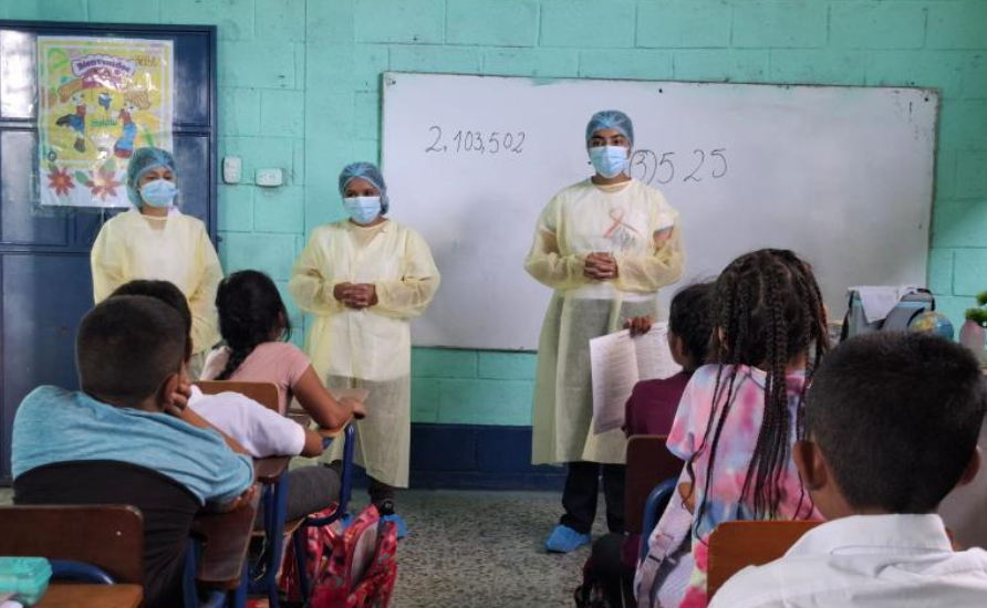 Personal de salud lleva a cabo jornadas de desparasitación en Santa Rosa. /MSPAS.