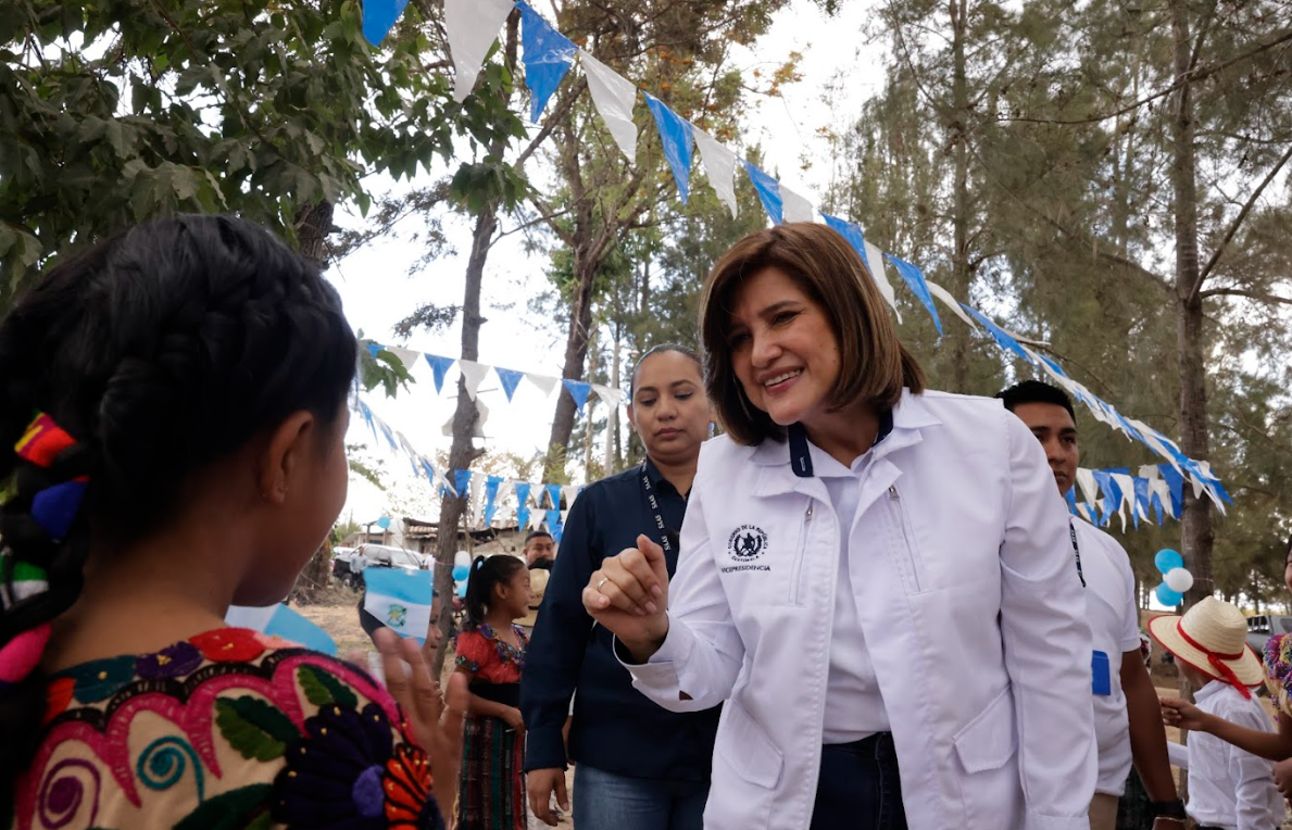 Vicepresidenta participa en la inauguración de dos puestos de Salud en Quiché