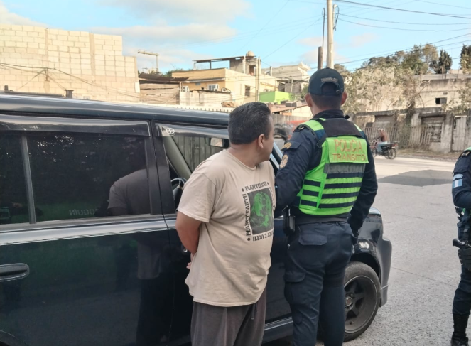 Los taxis piratas, al no estar registrados ni controlados por ninguna autoridad, suelen prestarse para realizar actividades ilícitas. / Foto: DT-PNC