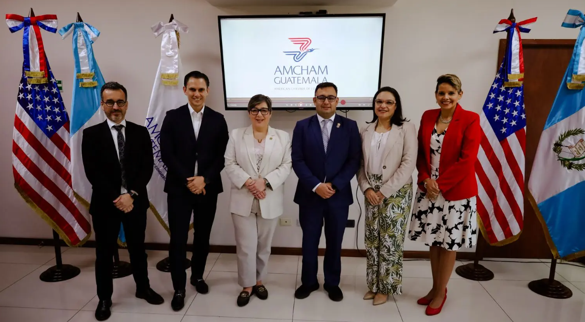 Viceministro de Transporte partició en un conversatorio sobre infraestructura estratégica para la inversión extranjera. /Foto: CIV.