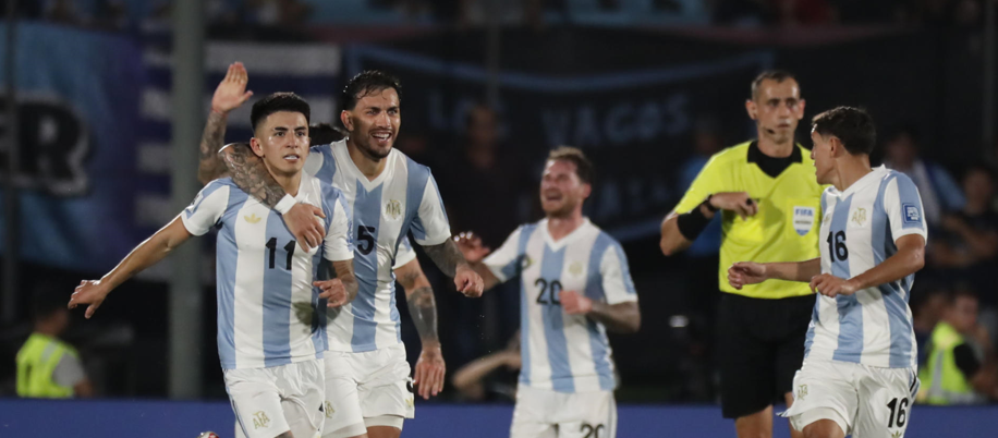 Argentina conquista Montevideo y se acerca al Mundial 2026