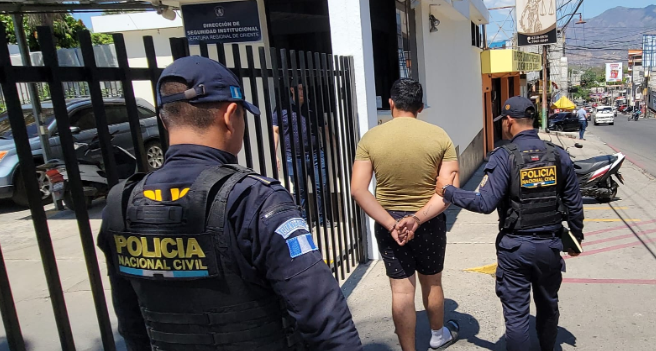 La Policía Nacional Civil capturo a un presunto coyote en Chiquimula. (Foto: PNC)