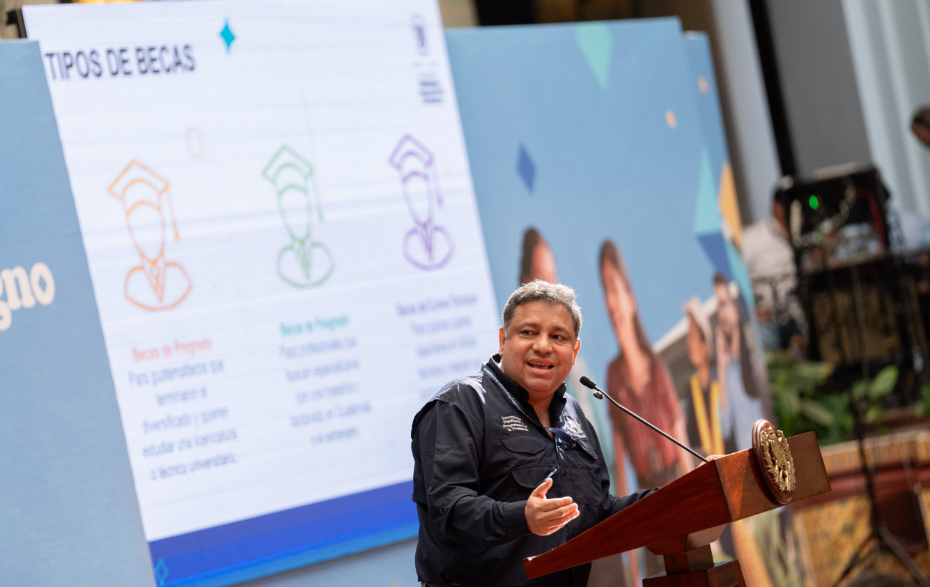 Segeplan informará en radios comunitarias sobre el Fondo Nacional de Becas por Nuestro Futuro