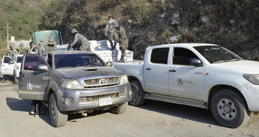 Mano a Mano trabaja para sustituir pisos de tierra en Huehuetenango