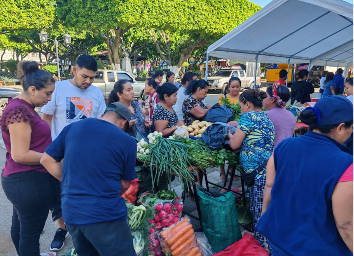 La feria del agricultor busca que más familias puedan acceder a productos de calidad a precios bajos. / Foto: MAGA