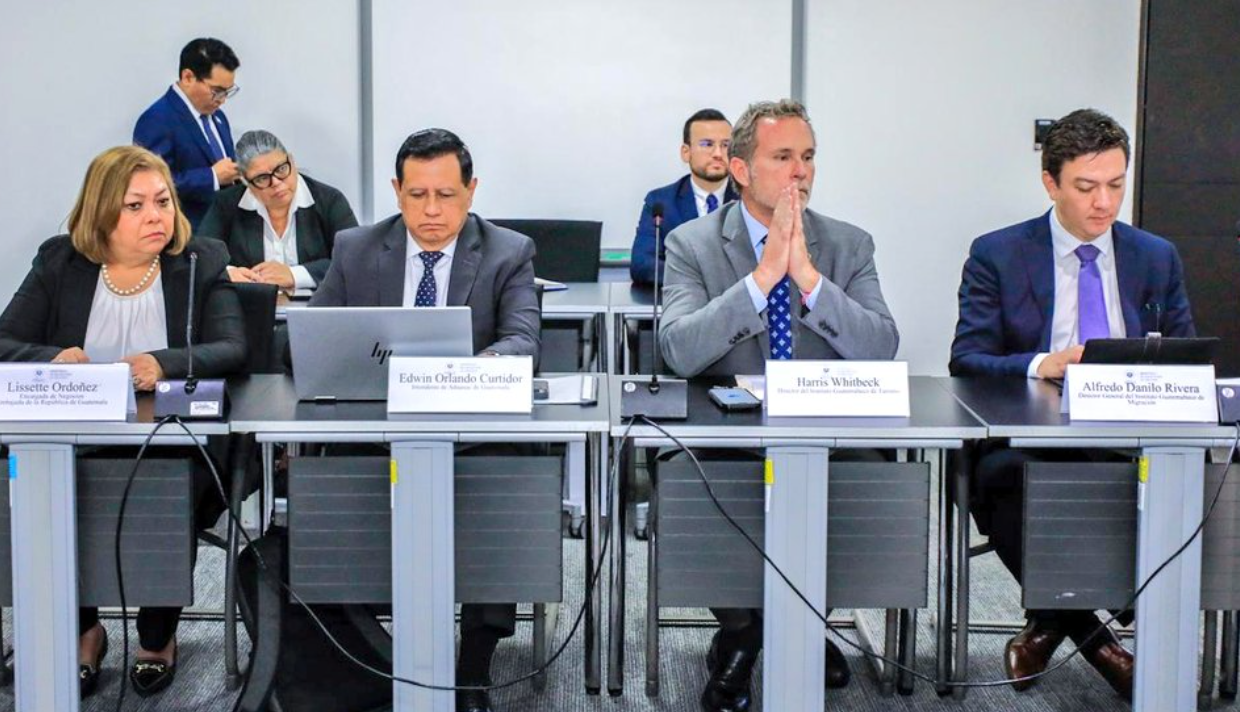 Autoridades afines al turismo de Guatemala y El Salvador se reúnen para impulsar la economía turística. /Foto: Minex.