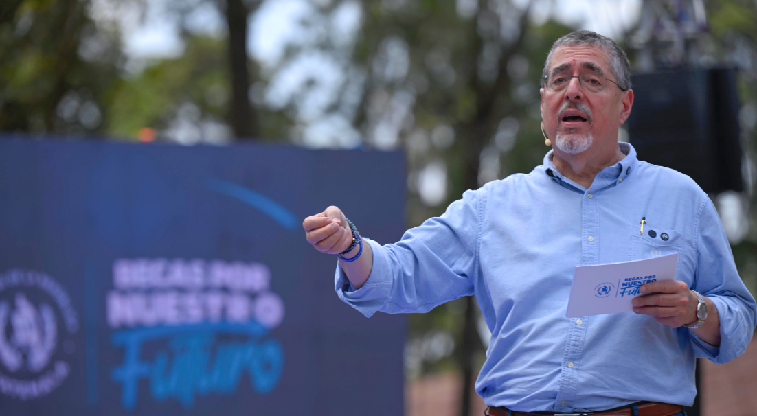Presidente Bernardo Arévalo en lanzamiento de Becas por Nuestro Futuro. / Foto: Alvaro Interiano